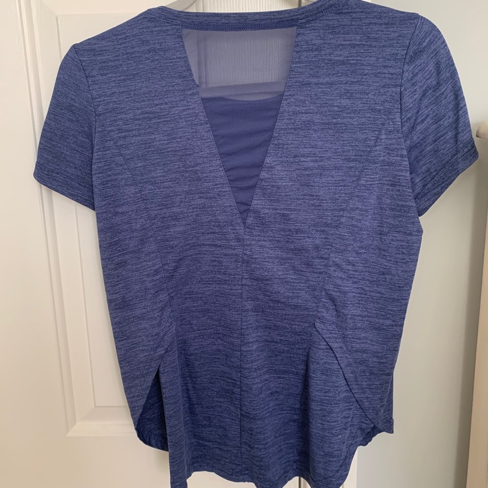 Workout top - Picture 4 of 5